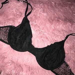 Black laced bralette.